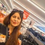 Shopping clothes girl 1